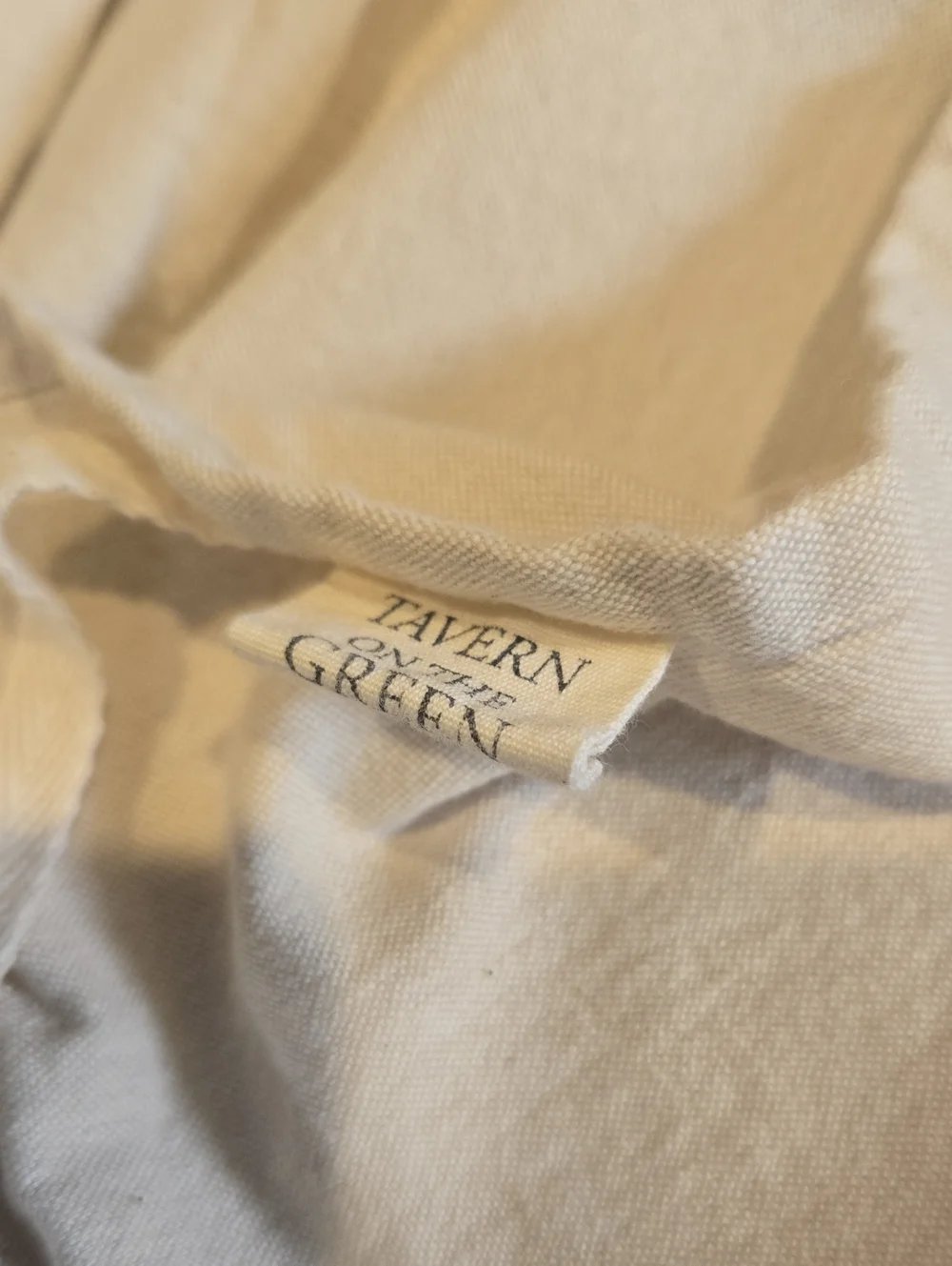 TAVERN ON THE GREEN TEA TOWEL.. #8165